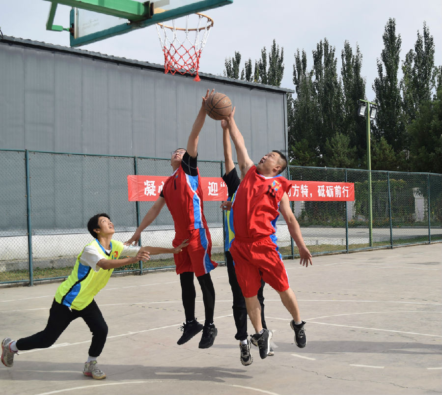 二等奖：123-迎“篮”而上.jpg
